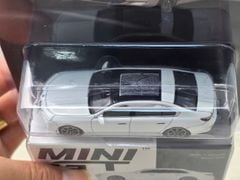 Xe Mô Hình BMW i7 xDrive60 Mineral 1:64 MiniGT ( White/ Blister Backaging )