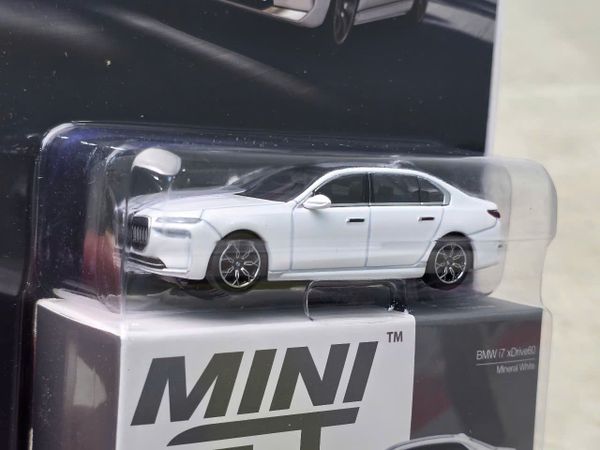 Xe Mô Hình BMW i7 xDrive60 Mineral 1:64 MiniGT ( White/ Blister Backaging )