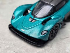 Xe mô hình ASTON MARTIN VALKYRIE ASTON MARTIN RACING GREEN LHD 1:64 MiniGT ( Xanh Lá)