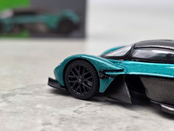 Xe mô hình ASTON MARTIN VALKYRIE ASTON MARTIN RACING GREEN LHD 1:64 MiniGT ( Xanh Lá)