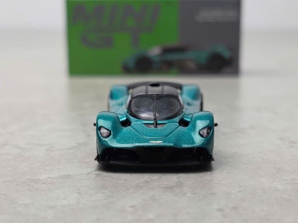 Xe mô hình ASTON MARTIN VALKYRIE ASTON MARTIN RACING GREEN LHD 1:64 MiniGT ( Xanh Lá)