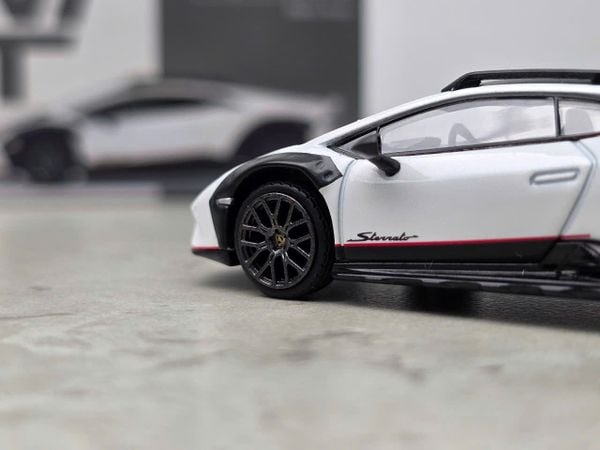 Xe Mô Hình Lamborghini Huracan Sterrato 1:64 MiniGT (Bianco Asopo)