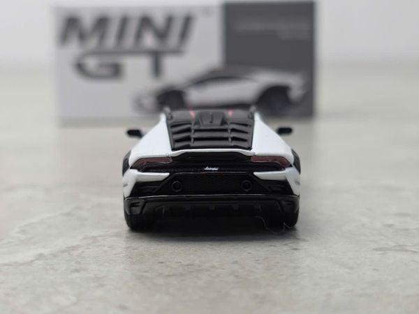 Xe Mô Hình Lamborghini Huracan Sterrato 1:64 MiniGT (Bianco Asopo)