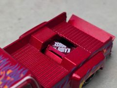 Xe Mô Hình Chevrolet Silverado Dually on Fire v1 1:64 Kaido House (Lửa)
