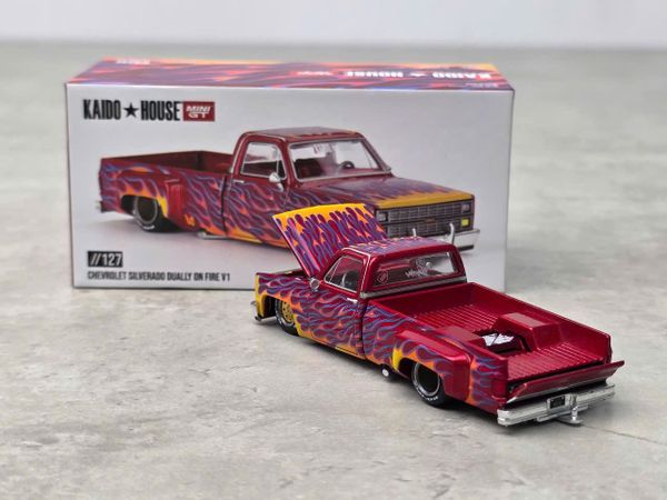 Xe Mô Hình Chevrolet Silverado Dually on Fire v1 1:64 Kaido House (Lửa)
