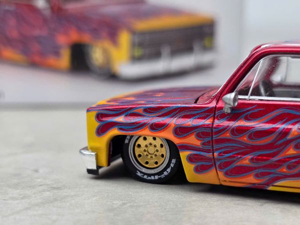 Xe Mô Hình Chevrolet Silverado Dually on Fire v1 1:64 Kaido House (Lửa)