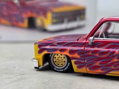 Xe Mô Hình Chevrolet Silverado Dually on Fire v1 1:64 Kaido House (Lửa)