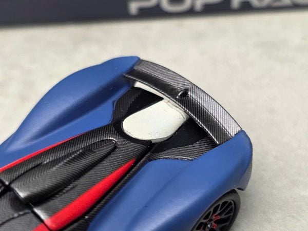 Xe Mô Hình Aston Martin Valkyrie Satin Marina 1:64 Pop Race