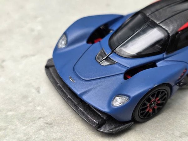 Xe Mô Hình Aston Martin Valkyrie Satin Marina 1:64 Pop Race