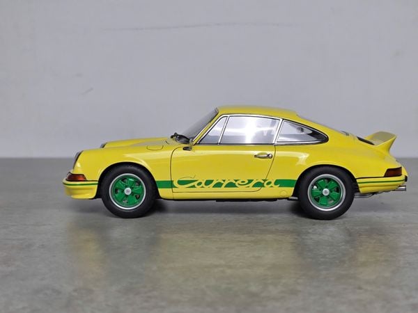 Xe Mô Hình Porsche 911 Carrera 2.7 RS 1:18 Autoart ( Light Yellow / Green STripes )