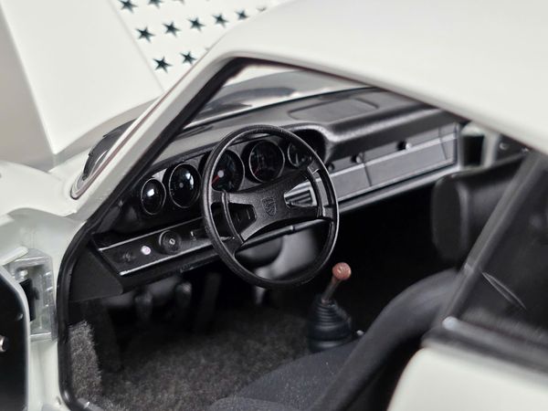 Xe Mô Hình Porsche 911 Carrera 2.7 RS 