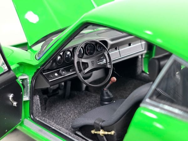 Xe Mô Hình Porsche 911 Carrera 2.7 RS 1:18 Autoart ( Viper Green / Black STripes )