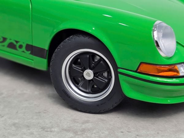 Xe Mô Hình Porsche 911 Carrera 2.7 RS 1:18 Autoart ( Viper Green / Black STripes )