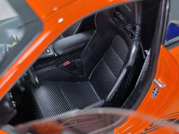 Xe Mô Hình Porsche 911 GT3 RS 2022 1:18 Norev (Gulf Orange)