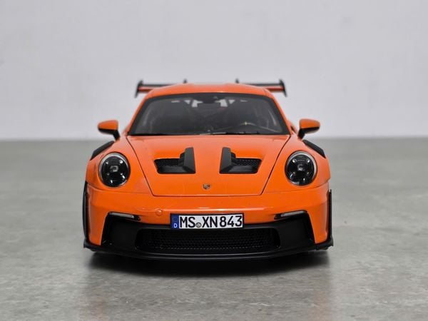 Xe Mô Hình Porsche 911 GT3 RS 2022 1:18 Norev (Gulf Orange)