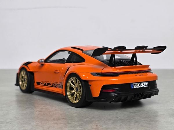 Xe Mô Hình Porsche 911 GT3 RS 2022 1:18 Norev (Gulf Orange)