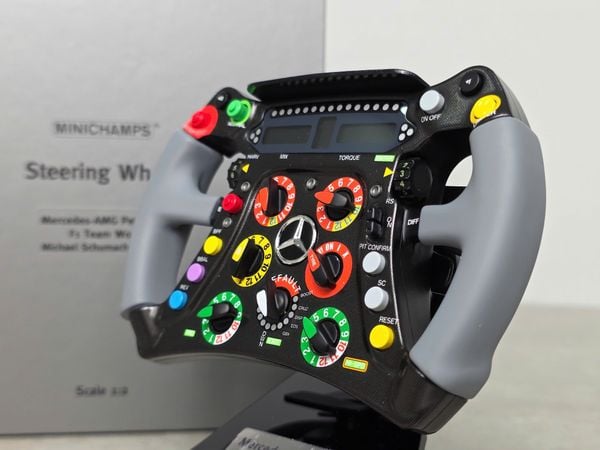 Mô Hình AMG Petrnonas F1 Team W03 2012 1:2 Minichamps