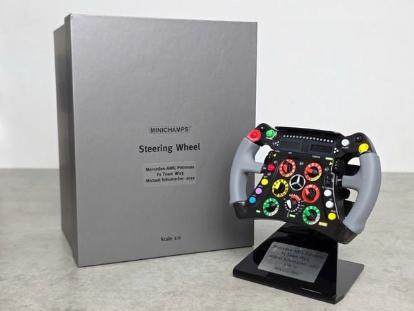 Mô Hình AMG Petrnonas F1 Team W03 2012 1:2 Minichamps