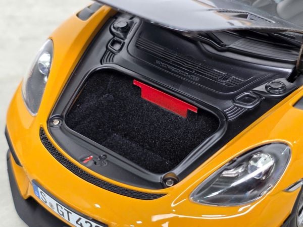 Xe Mô Hình Porsche Cayman GT4 RS 2023 Weissach Pack 1:18 Norev (Bahama Yellow)