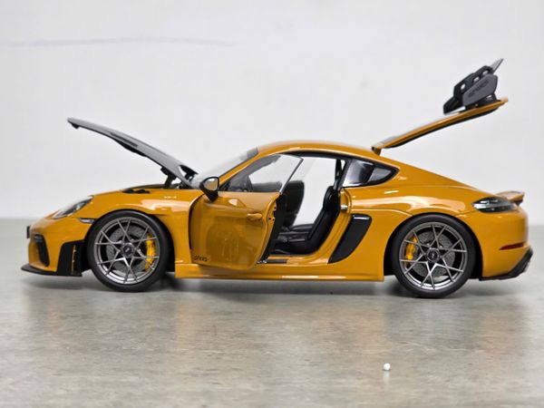 Xe Mô Hình Porsche Cayman GT4 RS 2023 Weissach Pack 1:18 Norev (Bahama Yellow)
