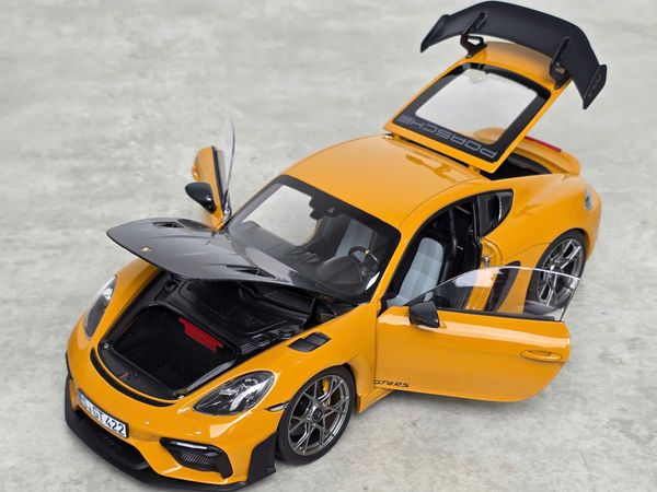 Xe Mô Hình Porsche Cayman GT4 RS 2023 Weissach Pack 1:18 Norev (Bahama Yellow)