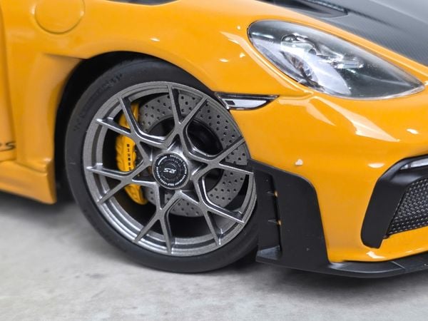 Xe Mô Hình Porsche Cayman GT4 RS 2023 Weissach Pack 1:18 Norev (Bahama Yellow)
