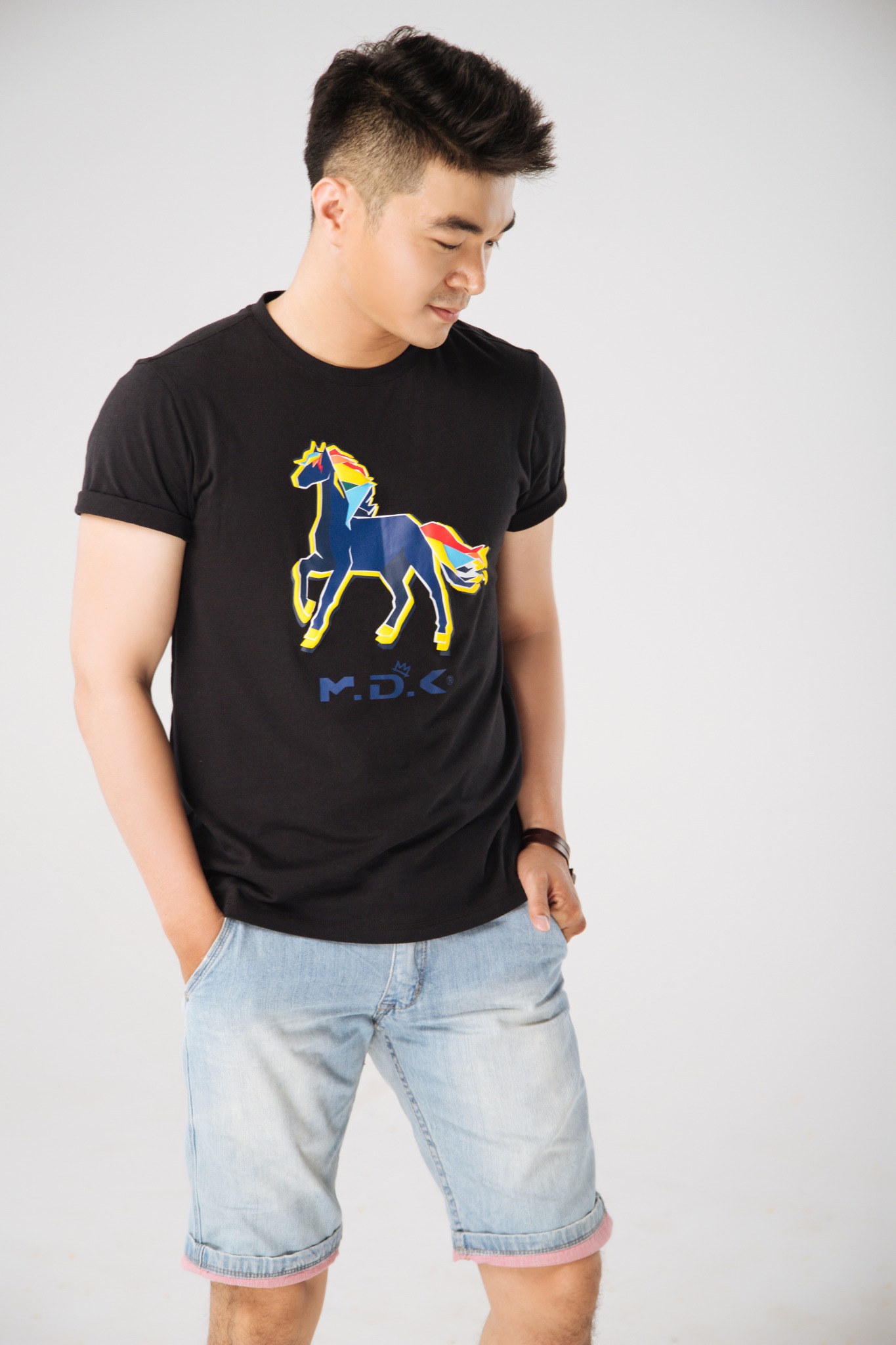 Áo thun ngắn tay Bố và Bé cho Bố M.D.K Signature Horse T-Shirt – MDK >>> top1shop >>> mdk.com.vn