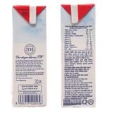  Sữa tươi tiệt trùng TH true MILK hương dâu lốc 4 hộp x 180ml 