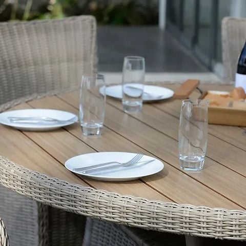  Bàn Tròn Khung Nhôm Đan Nhựa Giả Mây Mặt Đá Duranit Ngoài Trời D156 