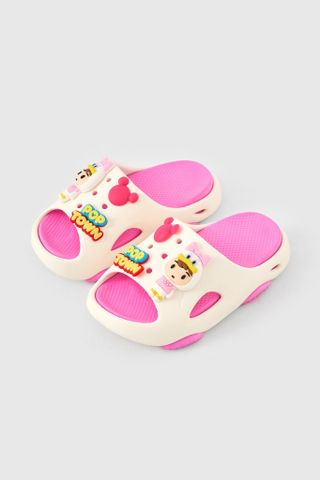 Dép quai ngang chống trơn trượt, gắn sticker 3D Pop Town bé gái Rabity 680.018