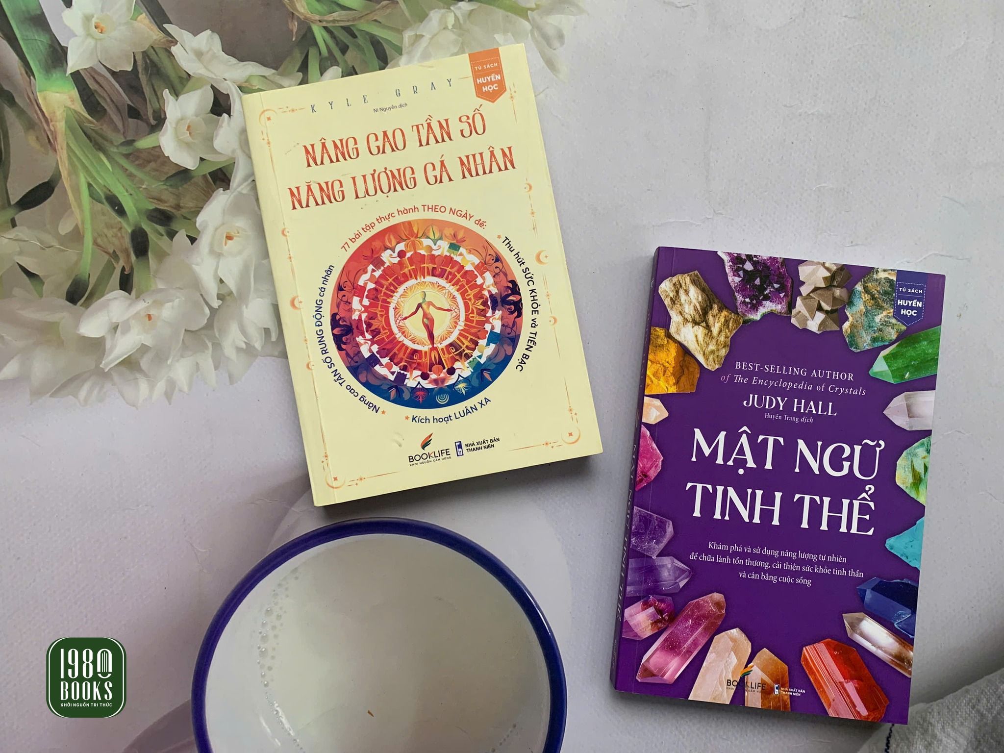  Combo 2 cuốn sách Nâng cao tần số năng lượng cá nhân + Mật ngữ tinh thể 