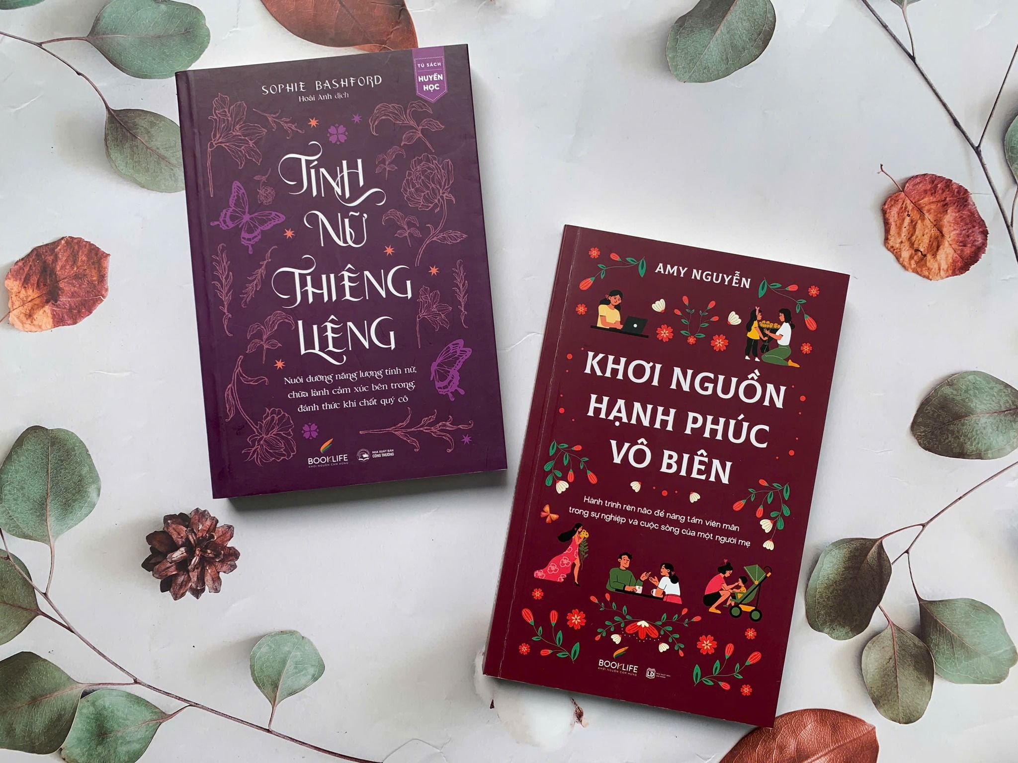  Combo 2 cuốn sách Tính nữ thiêng liêng + Khơi nguồn hạnh phúc vô biên 