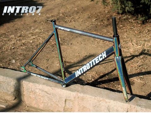 KHUNG SƯỜN XE ĐẠP FIXED GEAR 700c - INTRO7TECH F5-02 - NHÔM - PHUỘC CARBON (KÈM KHOÁ CỐT, CHÉN CỔ)