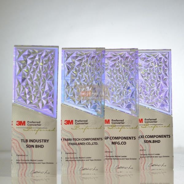 Cúp vinh danh pha lê hologram đa sắc CB010-W