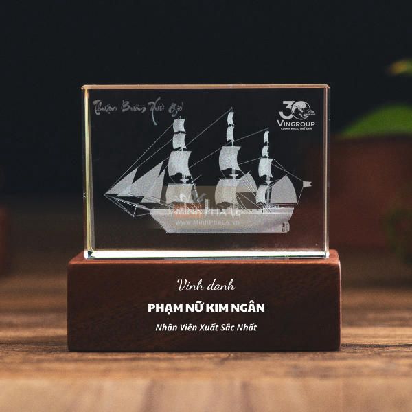 Khối pha lê 3d thuận buồm xuôi gió đế gỗ led (3 Size)