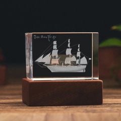 Khối pha lê 3d thuận buồm xuôi gió đế gỗ led (3 Size)
