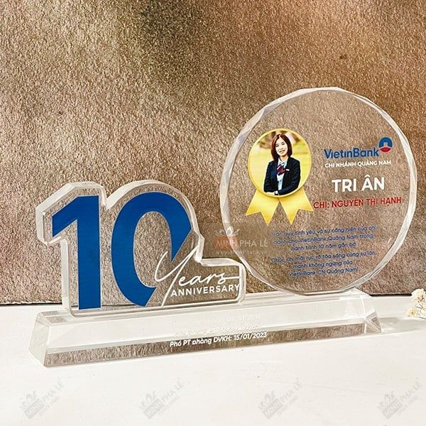 Chặn giấy pha lê H031 (10-15-20-25 năm)