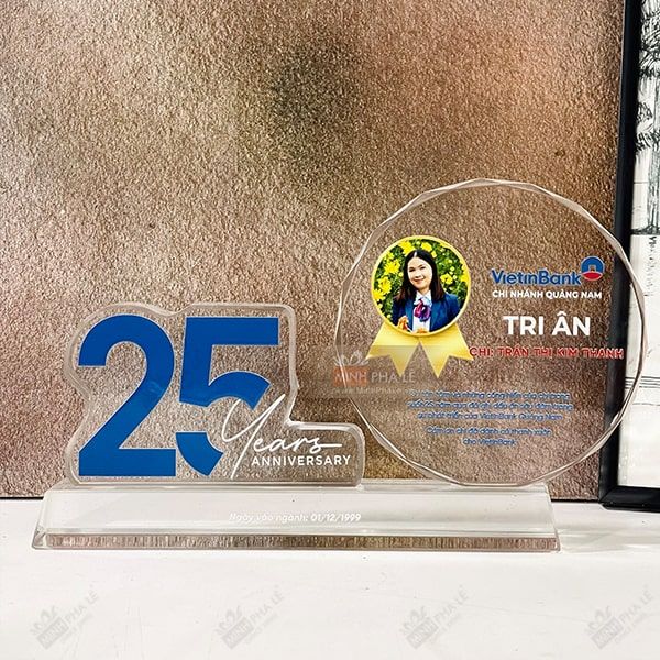 Chặn giấy pha lê H031 (10-15-20-25 năm)