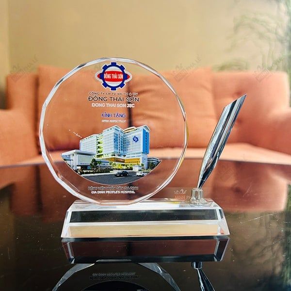 Chặn giấy cắm bút H018