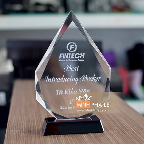 Kỷ niệm chương pha lê nhân viên xuất sắc K002 (3 mẫu)