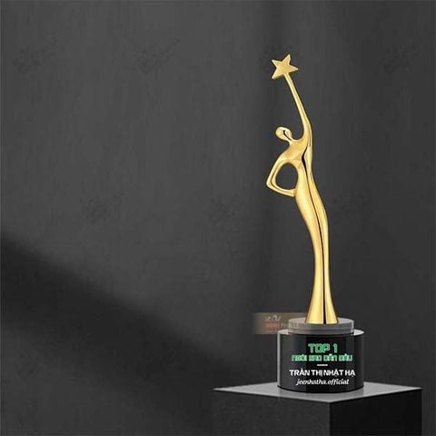 Cúp vinh danh nhân viên xuất sắc KL008
