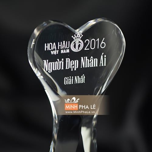 Cúp vinh danh yêu thương T066