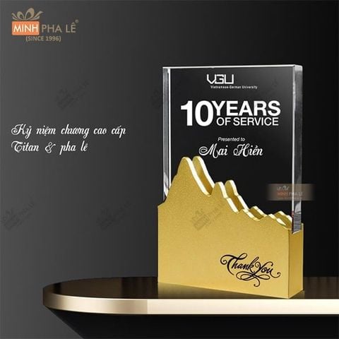 Cúp vinh danh ngôi sao Titan TT002