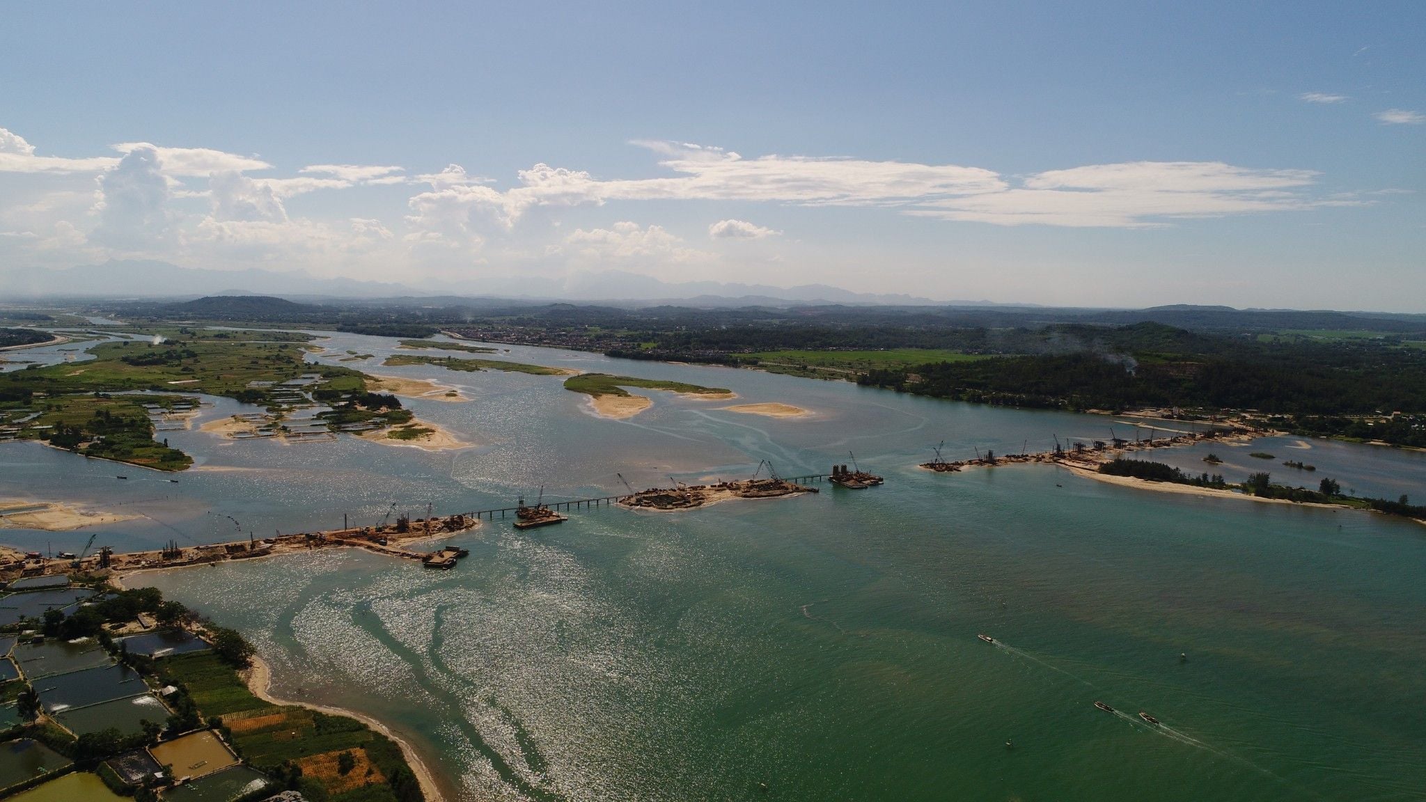 Không ảnh toàn cảnh công trường