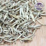 “Bạch Hào Ngân Châm trải đều trên bề mặt, tỏa hương tự nhiên”