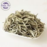 “Lá trà Bạch Hào Ngân Châm khô được sắp xếp gọn gàng và tinh tế”