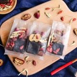 Trà táo đỏ gừng kỷ tử hoa hồng đường nâu làm ấm tử cung, xua hàn khí.