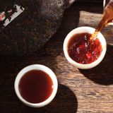 Trà phổ nhĩ chín Lão Ban Chương Hoàng Gia năm 2018 bánh 357g