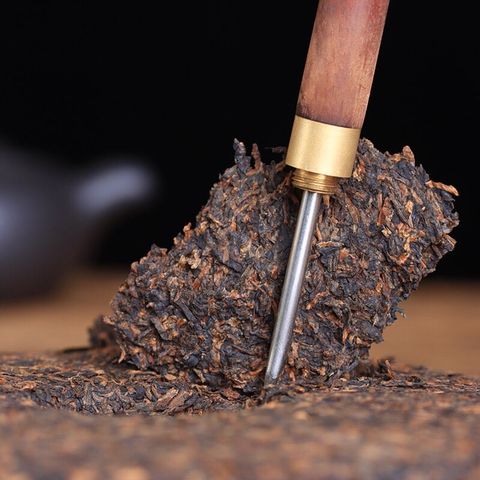 Trà phổ nhĩ chín Lão Ban Chương Hoàng Gia năm 2018 bánh 357g