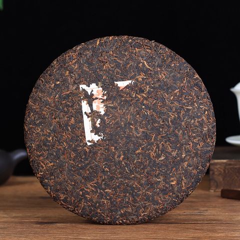 Trà phổ nhĩ chín Lão Ban Chương Hoàng Gia năm 2018 bánh 357g